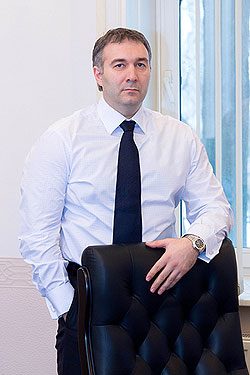 Дмитрий Леус (банк Западный) — Советует поспешить и успеть взять кредит уже сейчас